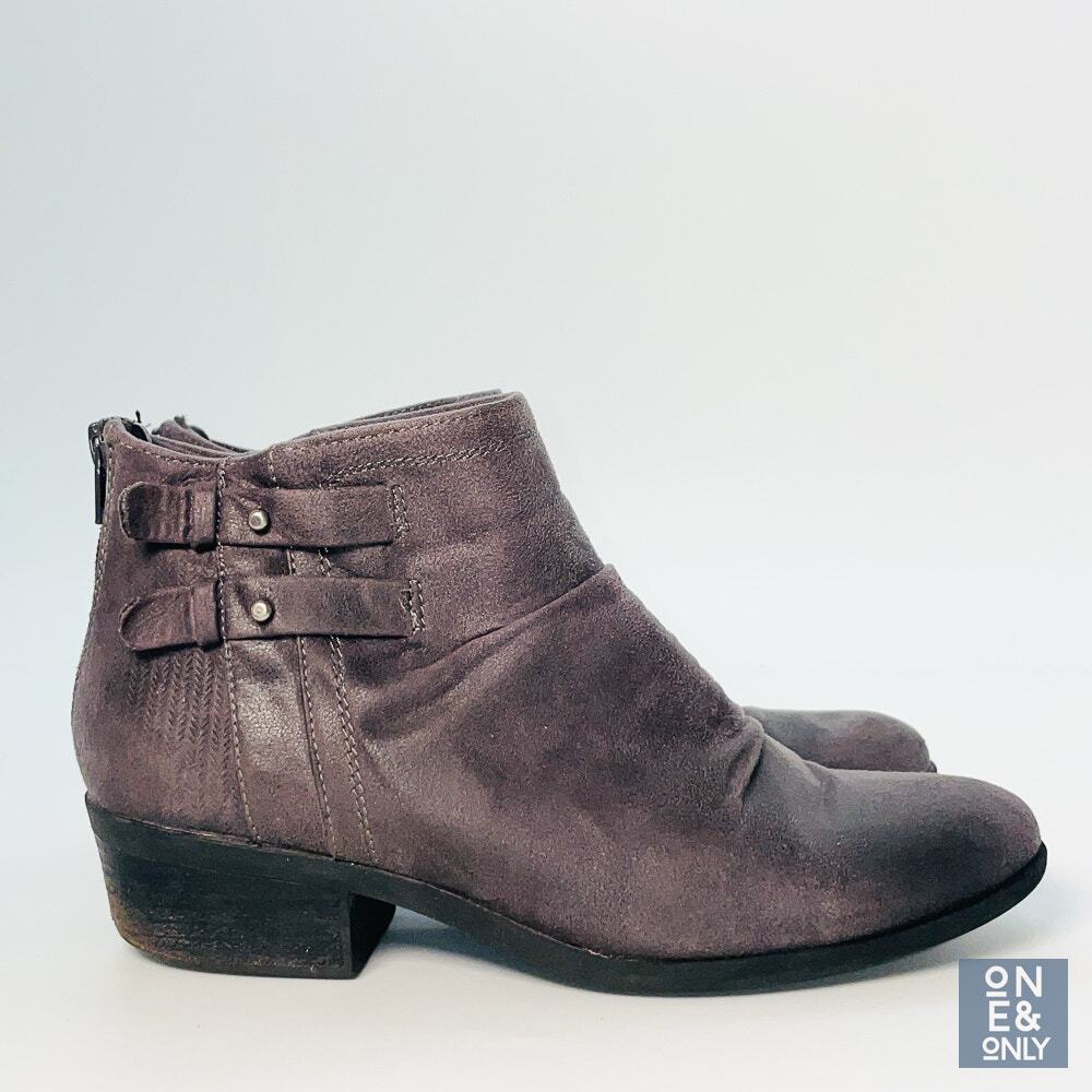 BARETRAPS Georgina Ankle Boots Womens 8W Brown Almond Toe Block Heels Straps